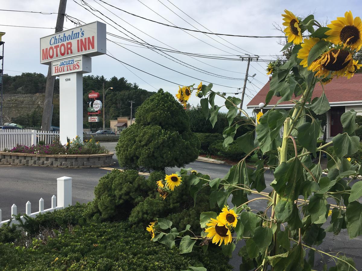 Chisholm'S Motor Inn Saugus Exterior photo